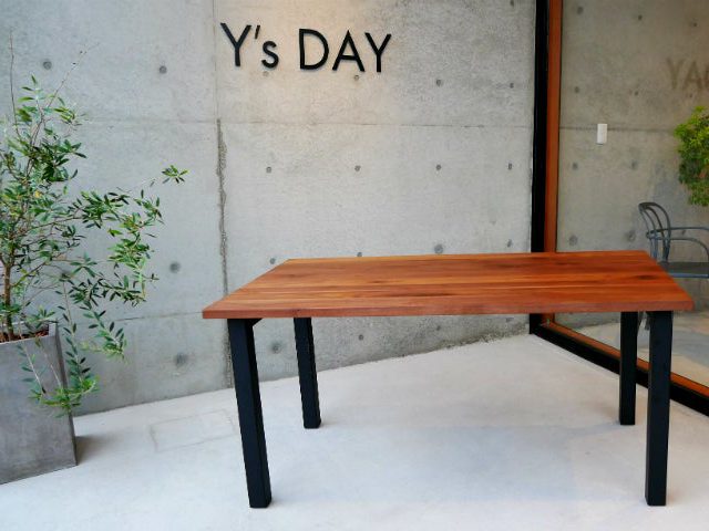 Y’sDAYオリジナルテーブル